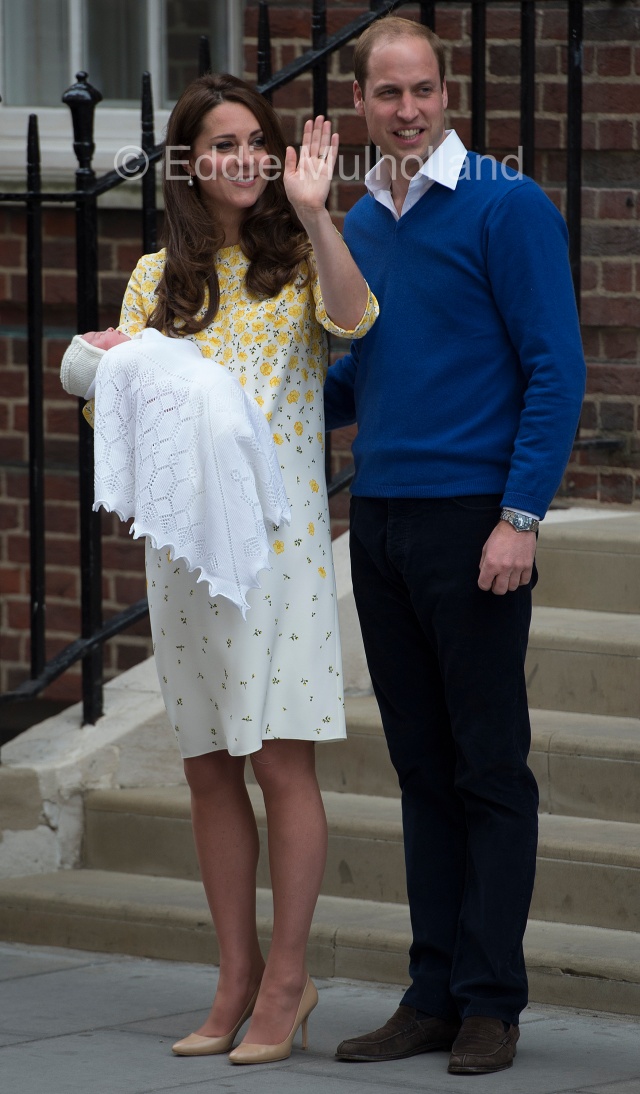 Mcc0062096 ©Eddie Mulholland eddie_mulholland@hotmail.com 07831257107 The Duke and Duchess of Cambridge's baby girl born today at St Mary's hospital London.